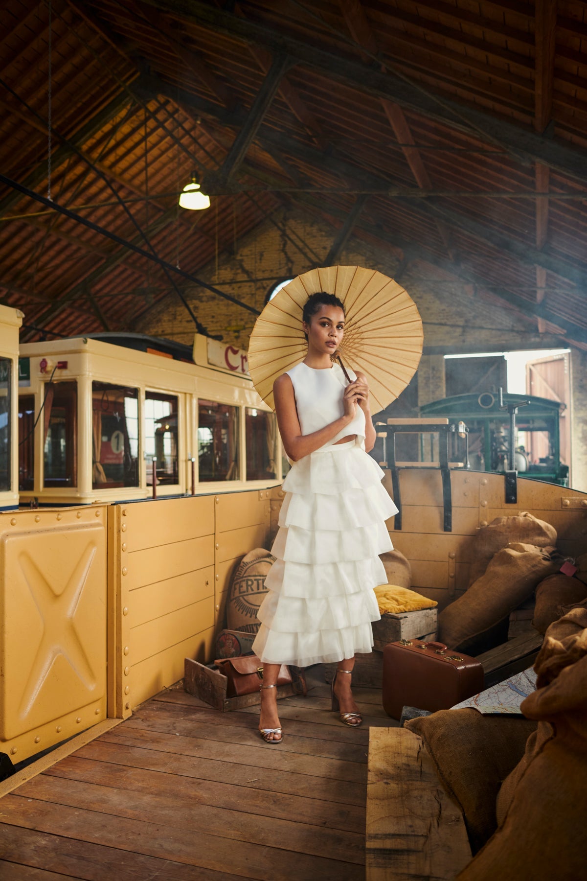 ensemble de mariée en organza de soie réalisé sur mesure comprenant une jupe et un haut trapèze
